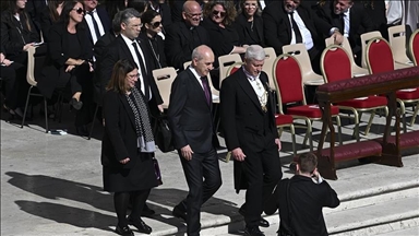 Serokê Meclisê Kurtulmuş beşdarî merasima cinaze ya Papa Francîscus bû