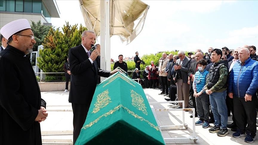 Serokomar Erdogan beşdarî merasima cinazeyê mamosteyê Erebî bû