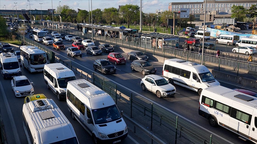 İstanbul'da haftanın ilk iş gününde trafik yoğunluğu