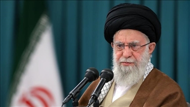 عەلی خامنەیی داوای کرد لێکۆڵینەوەی ورد لە تەقینەوەکەی بەندەری شەھید ڕەجایی بکرێت