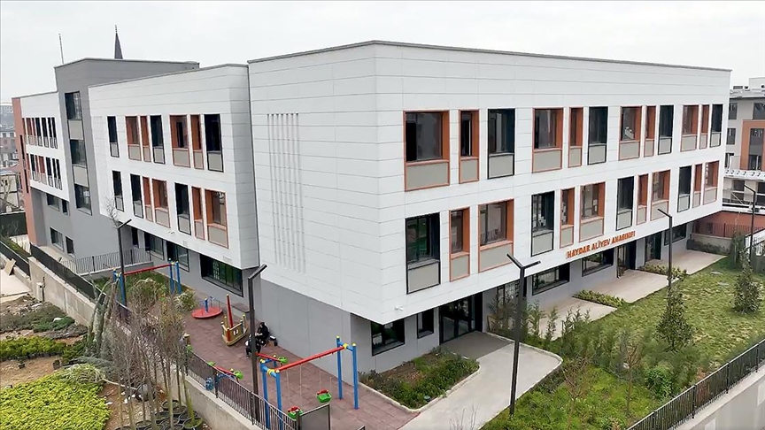 Bakan Kurum: Asrın felaketinin ardından afetlere dirençli, çocuklarımız için güvenli bir okul inşa ettik