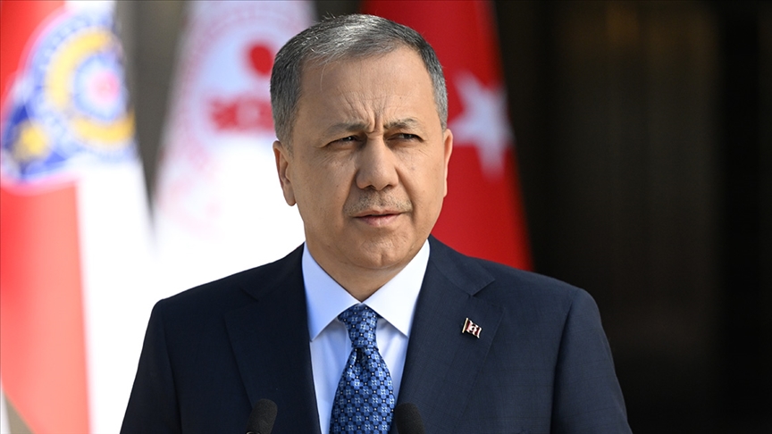 Bakan Yerlikaya: Yakın koruma polislerimizin kameraları bantla kapatma gibi bir görevi yoktur