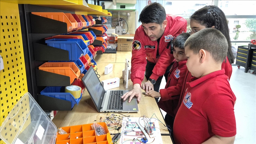 TEKNOFEST'in Manisalı minik finalistleri KKTC'deki yarışmaya hazırlanıyor