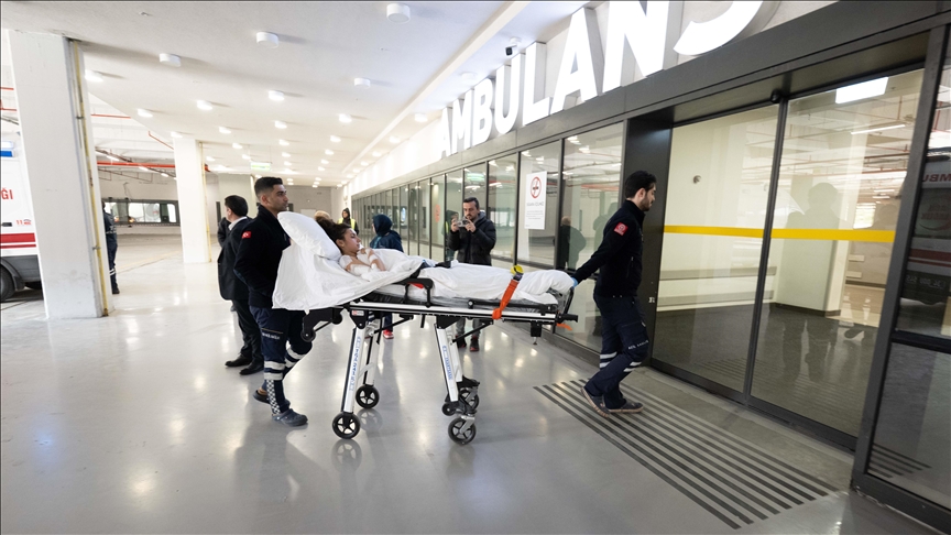 Kreu i TIKA-s, Kayalar viziton pacientët e plagosur nga zjarri në Koçan që trajtohen në Ankara