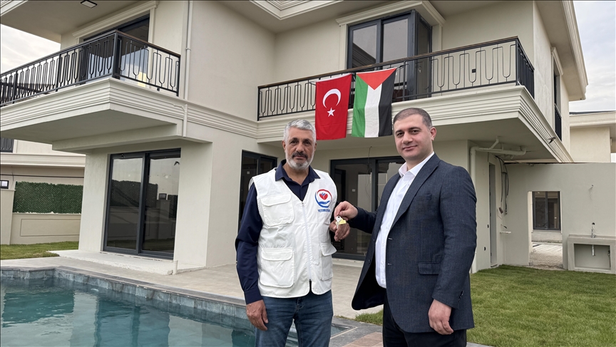 Adana'da yaptırdığı villasını Filistin'deki hastanenin yeniden inşası için bağışladı 