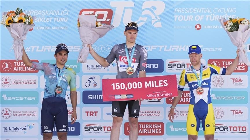 Simon Dehairs menangkan etape pembukaan Tour of Türkiye ke-60