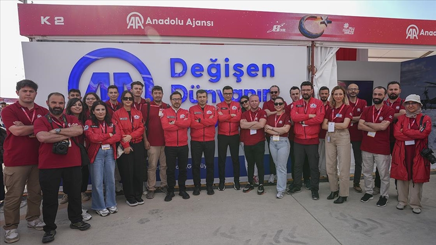 TEKNOFEST Yönetim Kurulu Başkanı Selçuk Bayraktar, AA standını ziyaret etti