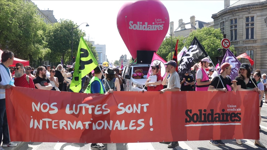 France : Des dizaines de milliers de manifestants à Paris pour le 1er mai, les syndicats en première ligne