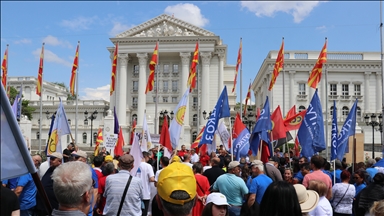 Во Скопје и главните градови во регионот со протестни маршови и собири одбележан Денот на трудот