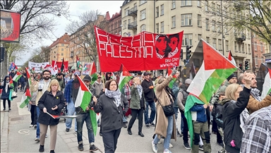 İsveç'te 1 Mayıs gösterilerinde yüzlerce kişi İsrail'in Gazze saldırılarını protesto etti
