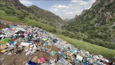 فڕێدانی زبڵ و خاشاکی قەزای چۆمان سرووشتی باڵەکایەتی شێواندووە