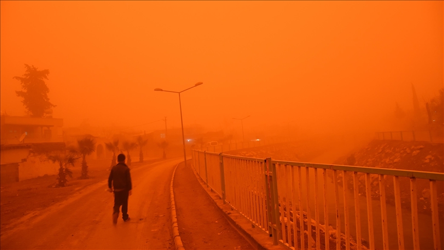 Strong winds hit flights in Indian capital, at least 4 killed due to dust storm Strong winds hit flights in Indian capital, at least 4 killed due to dust storm