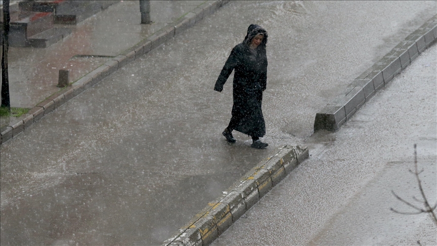 Bazı illerde sağanak ve dolu etkili oldu