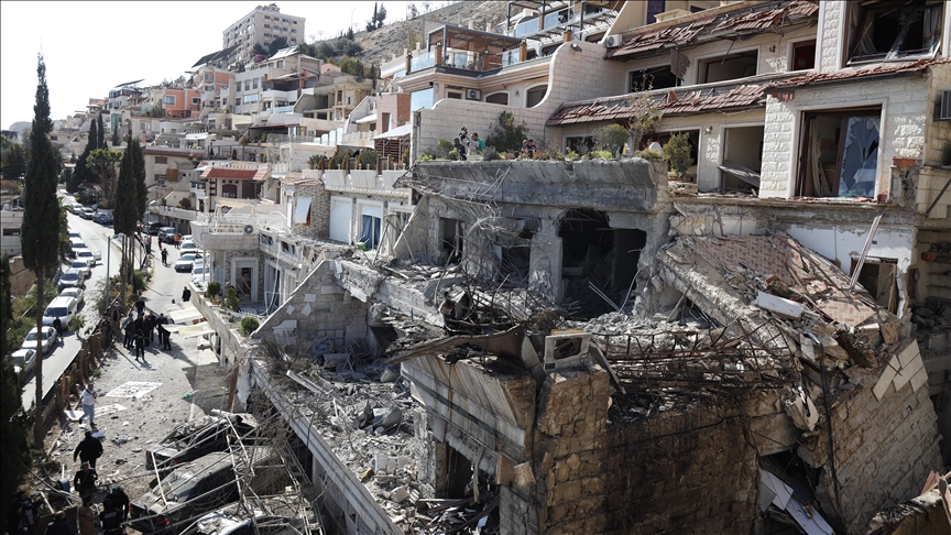 Israeli airstrikes hit area near Syrian presidential palace in Damascus