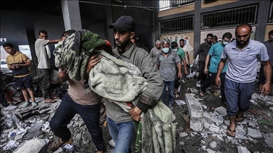 بعدة مجازر.. مقتل 15فلسطينياً بغارات إسرائيلية على عدة مناطق بغزة