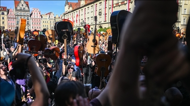 Poljska: Oboren svjetski rekord u sviranju gitare, 8.122 muzičara izveli "Hey Joe"