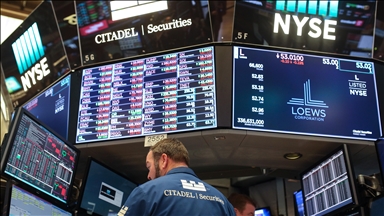 US stocks end in positive territory with big gain in tech