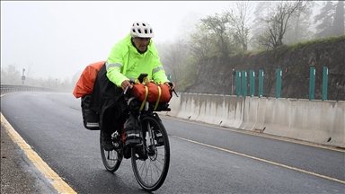 İspanyol çiftçi, kanser hastaları için Vietnam'a kadar pedal çevirecek