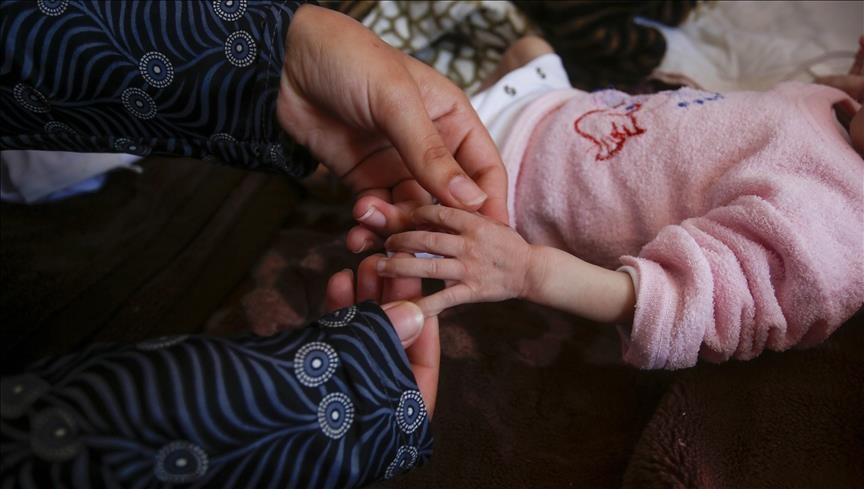 إبادة مستمرة.. وفاة طفلة جراء سوء التغذية والجفاف بغزة