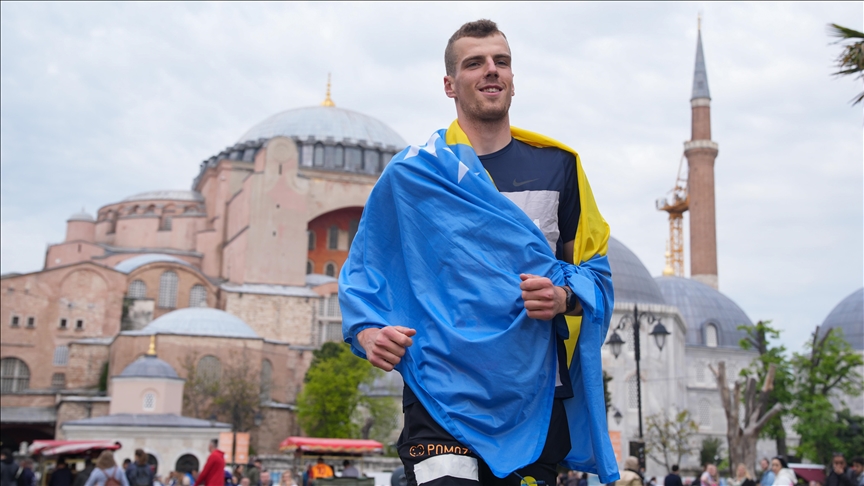 Sportisti boshnjak Faruk Suljoviq përfundon udhëtimin në Istanbul në mbështetje të pacientes me kancer