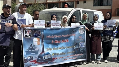 صحفيون بغزة يشاركون في وقفة للمطالبة بوقف الإبادة الإسرائيلية