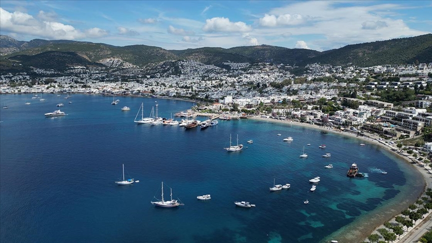 Bodrum'un guletleri misafirlerini mavi yolculuğa çıkarıyor