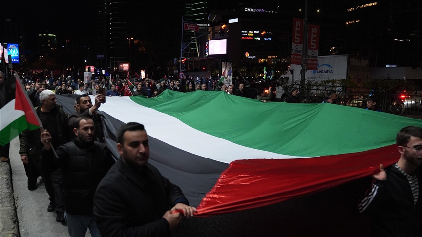 مسيرة في إسطنبول تنديدا بجرائم إسرائيل بغزة ودعما للفلسطينيين