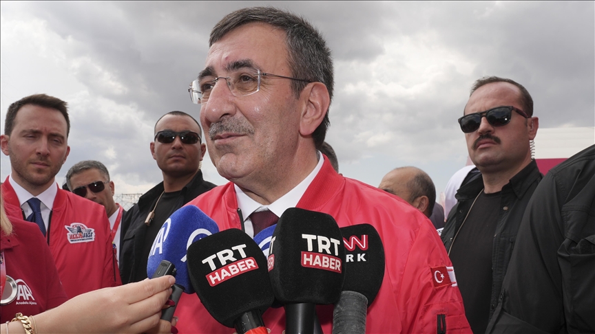 Cumhurbaşkanı Yardımcısı Yılmaz, TEKNOFEST KKTC'de AA standını ziyaret etti