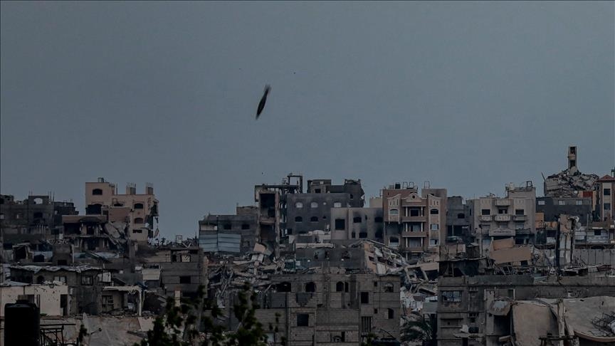 مقتل 14 فلسطينيا في غارات إسرائيلية على منازل وخيام نازحين بغزة 
