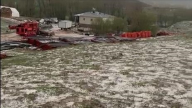 Sivas'ta dolu ve sağanak tarım arazilerine zarar verdi