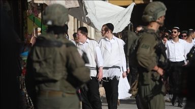 الضفة.. مستوطنون إسرائيليون يعتدون على فلسطينيين وممتلكاتهم