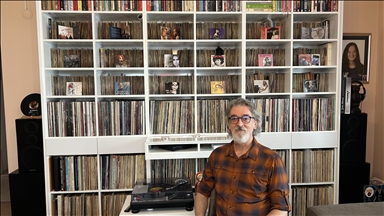 Naci Keklik, producenti i muzikës që mblodhi koleksion prej 7.000 disqesh