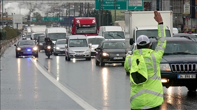 Trafik denetimlerinde, izinsiz "çakar" kullanan 39 sürücüye işlem yapıldı