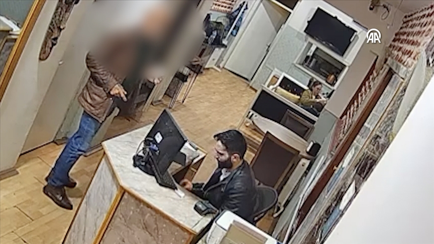 CHP Genel Başkanı Özel'i yumruklayan saldırgan hakkındaki soruşturma derinleştiriliyor, yeni görüntülere ulaşıldı