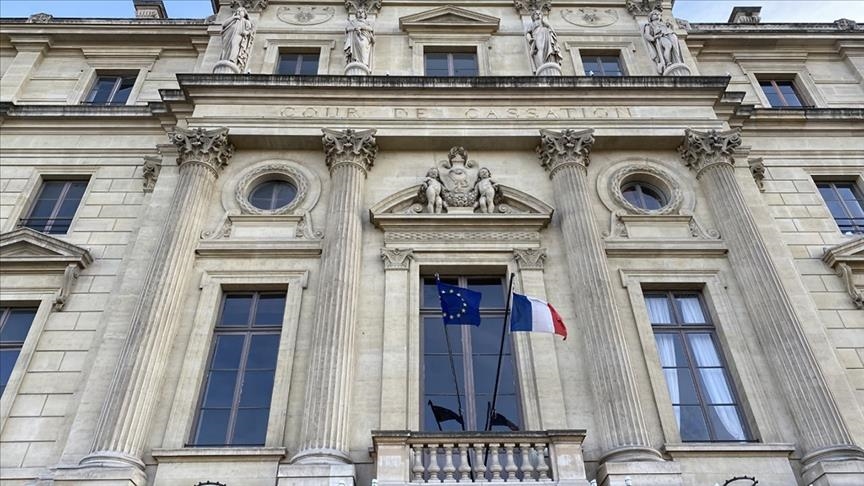 France, EU hold Paris conference to attract US researchers
