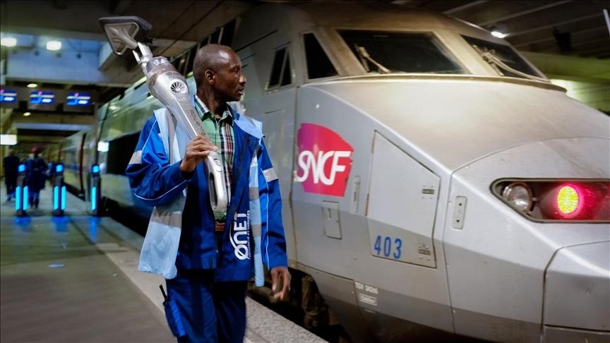 French rail unions' strike disrupts travel across country