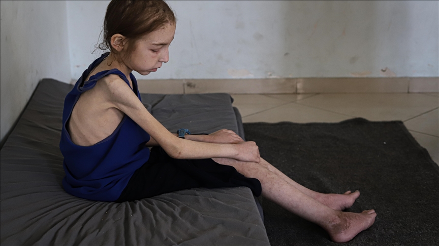 رهف عياد.. طفلة تنهشها الإبادة في غزة وسط عجز طبي وحصار خانق (تقرير)