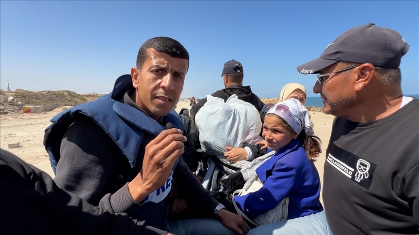 إثر التجويع.. فلسطينيون يسلكون "طرق الموت" بحثا عن طعام (تقرير)