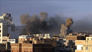 "الحوثي": مقتل شخصين وإصابة 42 بغارات أمريكية إسرائيلية على اليمن 