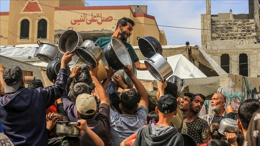 Shpërndahet ushqim për palestinezët që ndodhen nën sulmet dhe embargon izraelite në Gaza