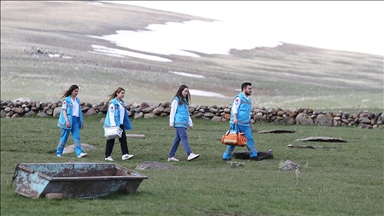 Evde sağlık hizmeti alan 395 hasta için her koşulda dağları tepeleri aşıyorlar