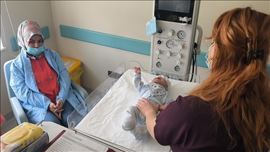 Kütahya'da bebeğin boynundan 445 gram tümör çıkarıldı