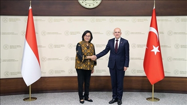 Bakan Şimşek, Endonezya Maliye Bakanı Indrawati ile görüştü