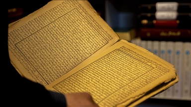 Erbil'deki tekke 7 asırlık el yazması şiir ve Osmanlı'dan kalma eserleri muhafaza ediyor