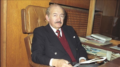 Türk tiyatrosuna ömrünü veren sanatçı: Haldun Taner