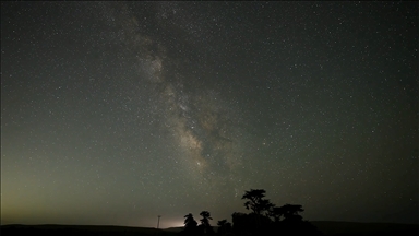 Eta Aquarid meteor yağmuru ile birlikte Samanyolu manzarası görüntülendi