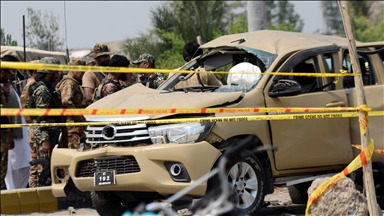 Pakistan'da güvenlik güçlerinin aracına yapılan saldırıda 7 asker hayatını kaybetti