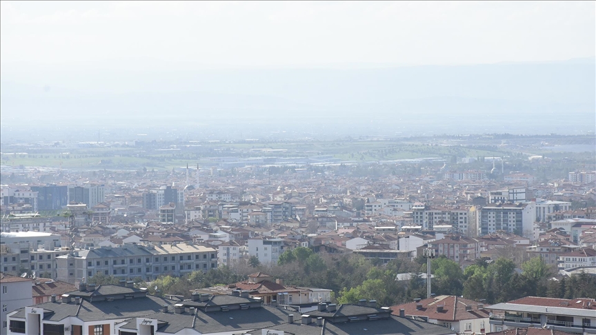 Malatya'da depremde hasar gören binaların yıkımı esnasında havaya karışan tozda asbeste rastlanmadı