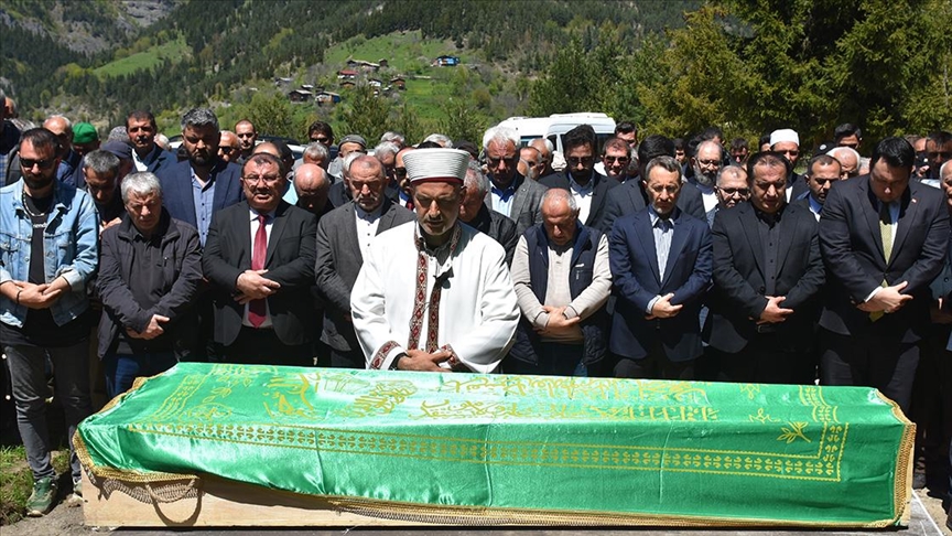 Cumhurbaşkanı Fahrettin Altun'un Amcası Vefat Etti: Artvin'de Düzenlenen Törenle Toprağa Verildi