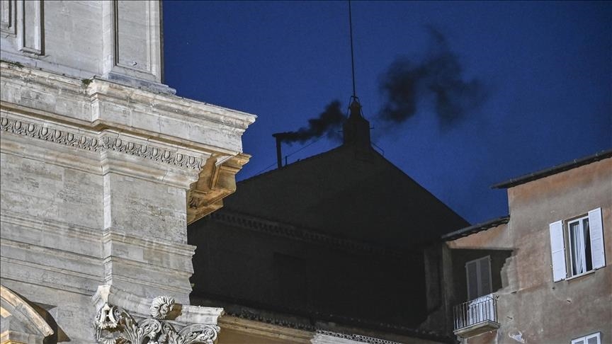 Fumée noire au Vatican : le premier tour du conclave n'a pas abouti à l'élection d'un nouveau pape